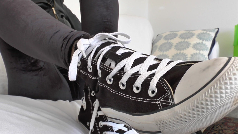 Lady Victoria Valente: Vacuum Dusty Sneakers and Then Cum on Them! POV, JOI,...