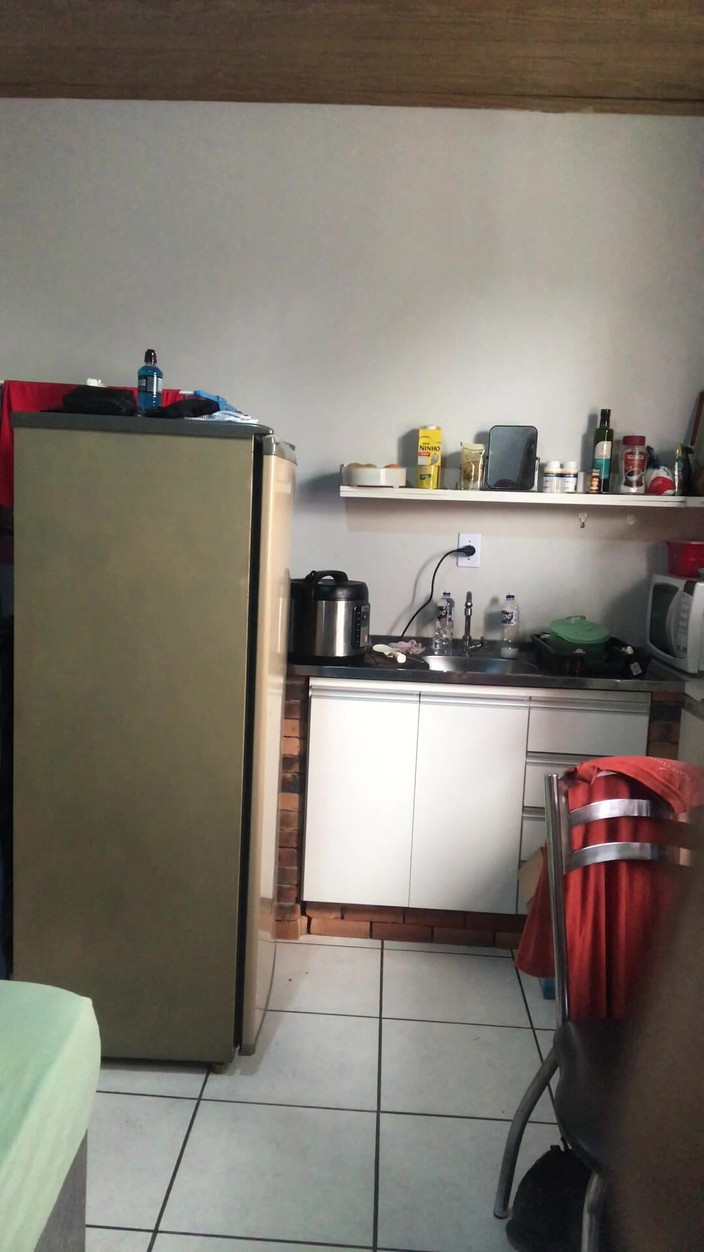 i7Bernard: 新房子，一串葡萄，邻居的内裤，淋浴间。