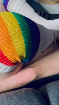 Le Hago Un Calcetín a Mi Hermanastro Con Calcetines Largos