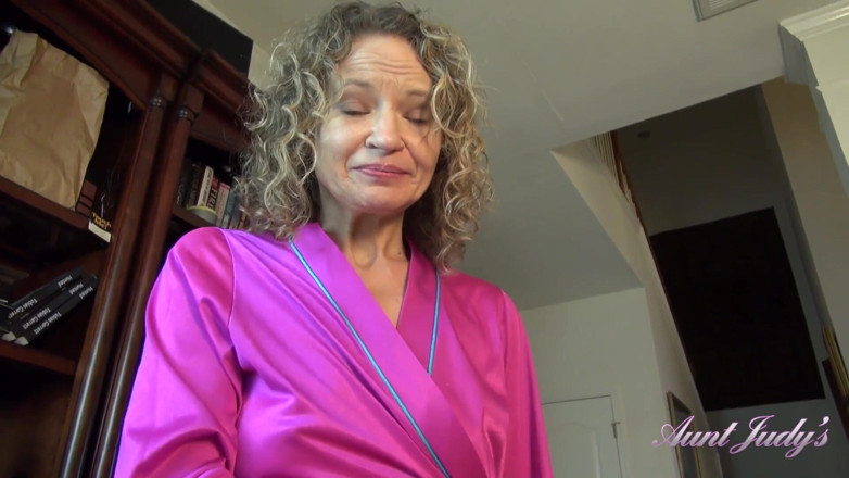 Aunt Judy's: 你的饥渴熟女继阿姨tia吮吸你的鸡巴 第一人称视角