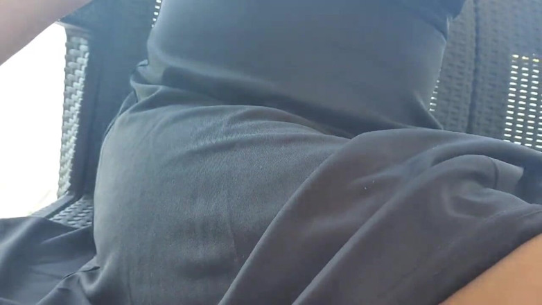 TheloveStory: Sexy tiener buiten opent poesje en begint te masturbatie, heet...