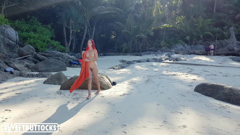 SweetButtocks: Great babe nude resting on the beach and swimming in...