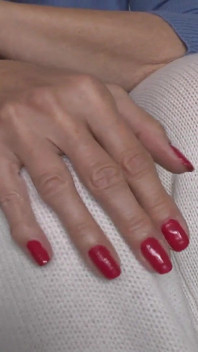 Rote Fingernägel, Präsentiert von Lady Victoria Valente
