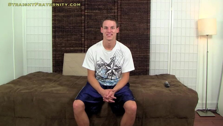 Straight Fraternity: 鸡巴年轻的继父撸管