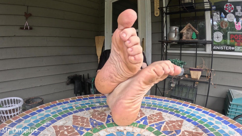 Mr Dimples: Я показываю свои грязные носки и ступни