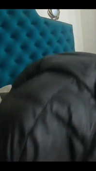 Milfycalla krijgt veel sperma op nieuwe gezwollen downjacket!