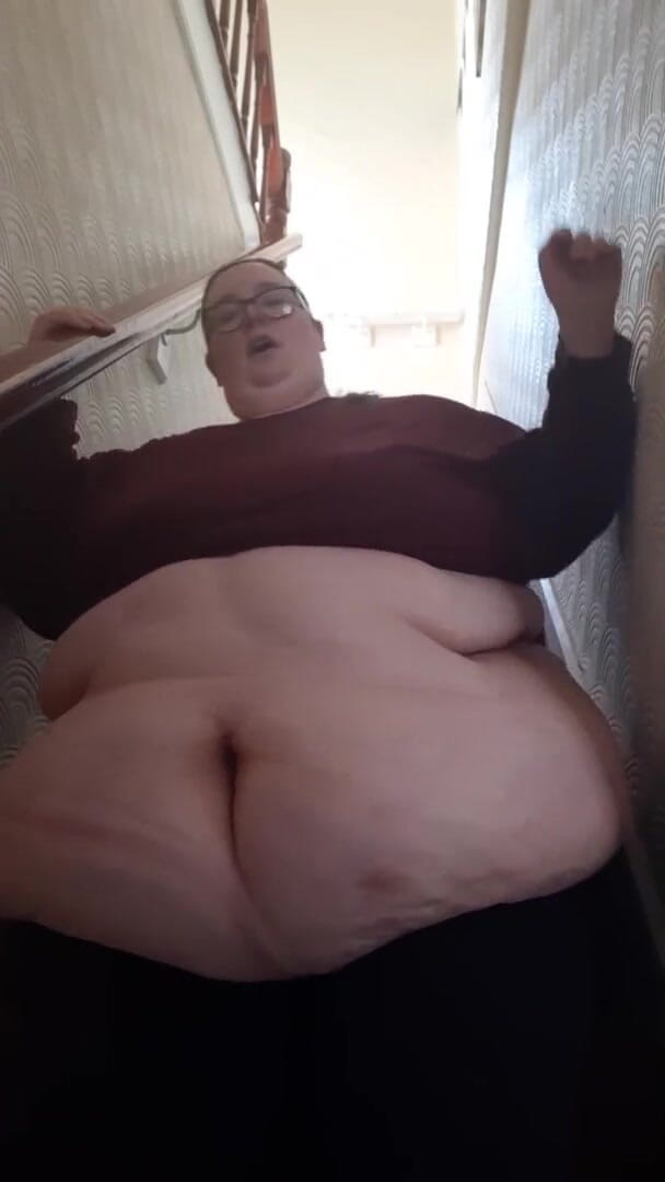 SSBBWLadyBrads: 여전히 어려움을 겪고 있습니다.
