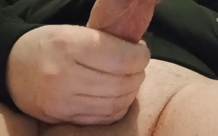 Lulu62: Quiet Handjob