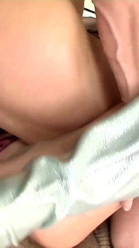 カルメンは、ニックとフランクのチンポを同時に彼女の中に感じるのが大好きなブロンドです
