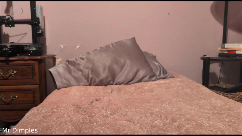 Mr Dimples: 我撸管并射在脚上