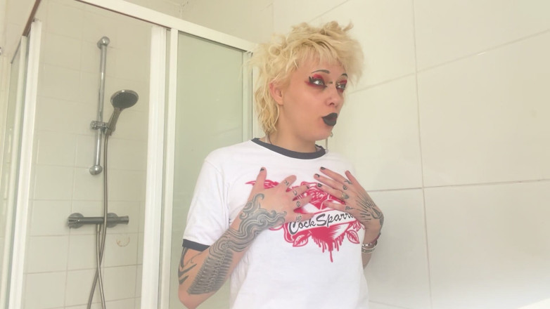 Glitterqueen1999: Custom) Scraping My Tongue for the Boy That Likes Me