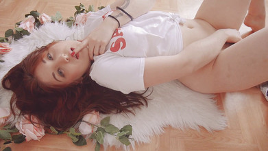 Madelaine_Rousset: Игра с фурри кошкой