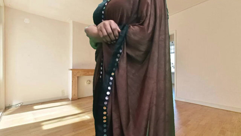 Monawife: Desi Bhabhi byla přinucena pít ptáka a odešla poté, co...