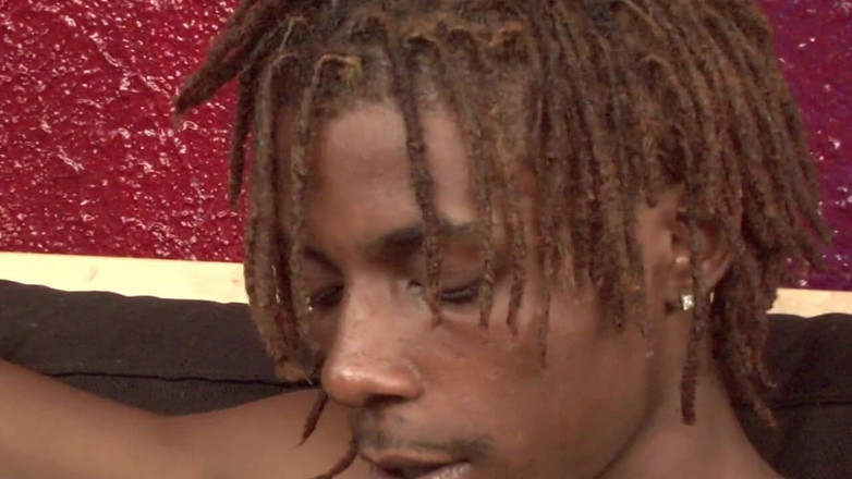 Recent amator bareback French porn: Îl suge și ia sucul în gură