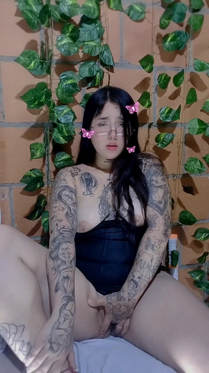 Dalyla: Colombiana se toca enquanto seu padrasto