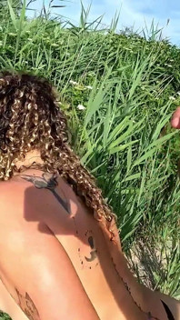 Una Coppia Italiana Si È Messa a Scopare Vicino a Una Spiaggia Nudista E Da Spettacolo Davanti Ai Guardoni