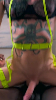 Enorme bbc penetra flaca chica Ria Bentley en primer plano