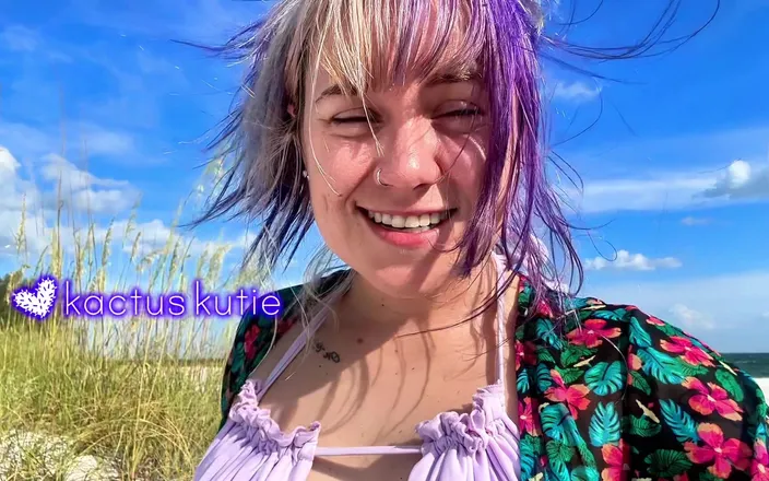 Kactus kutie: Sneaky Pee at the Beach
