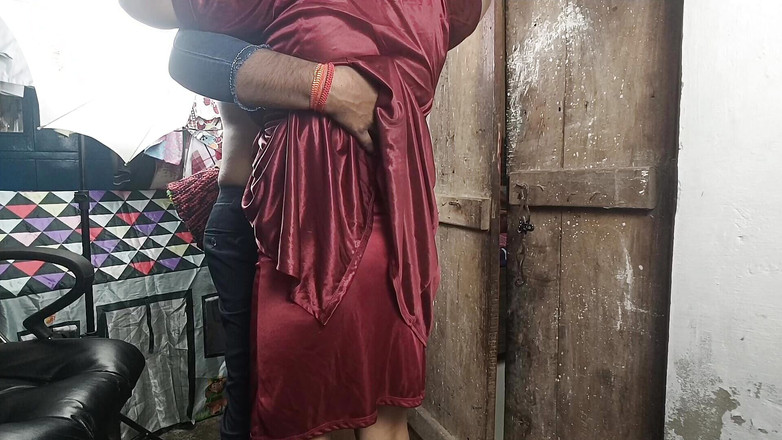 Pyaripooja22: 목마른 시누이가 이웃 어린 소년의 방으로 가서 보지의 목마름을 해소했습니다.