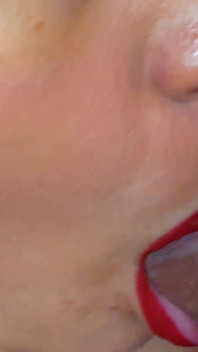 Ateşli kız yakın çekimde sikimi emiyor! Blowjob