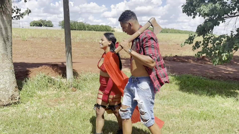 Vivy Marques: น้อยแดงซน เจอช่างไม้เงี่ยนกลางทางแล้วโชว์หีให้ดู