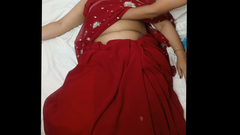 Nadiyabd: yugal seks laal saari - sundar bhaartiy desi larki