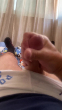 Jockdad87 usa seus brinquedos sexuais para atirar uma carga quente