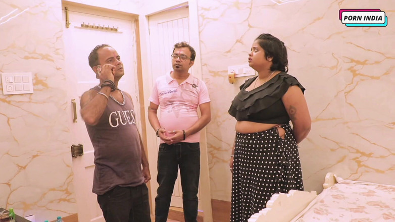 Porn India Studio: सुंदर देसी लड़की तीन लोगों की चुदाई रोमांटिक सेक्स