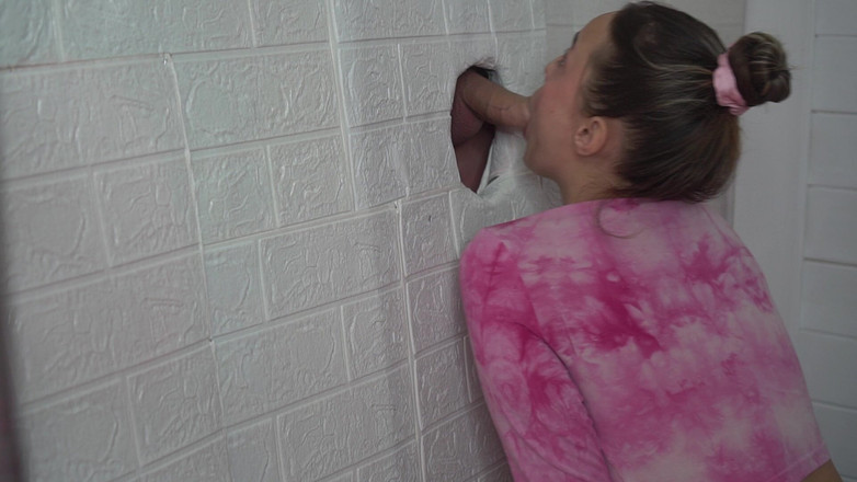 misss_vikki: Gloryhole the Dick Reacts to Every Move