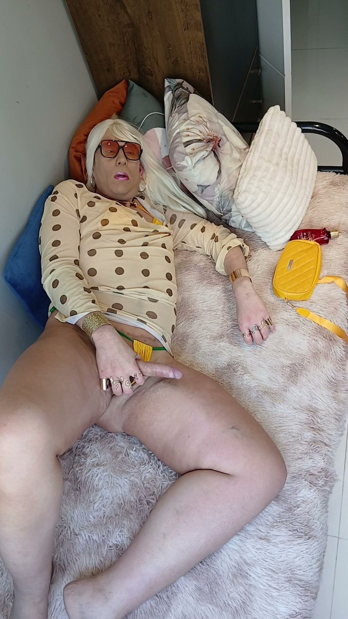 Sexy ass CDzinhafx: Showing Myself off in Detail in My Tiny New Bikini,...