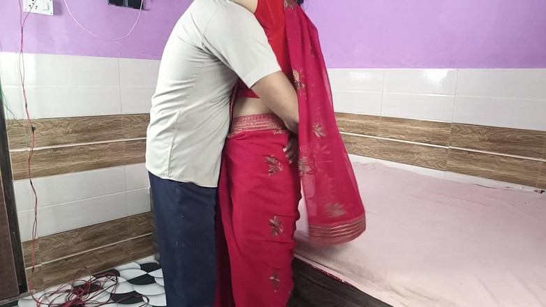 Pyaripooja22: Bhabhi făcea medicamente pentru mâncărimea pizdei ei în bucătărie, apoi cumnatul...
