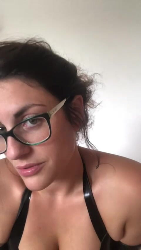Countess diamond: अपने लेटेक्स पहने काउंटेस के लिए किनारे