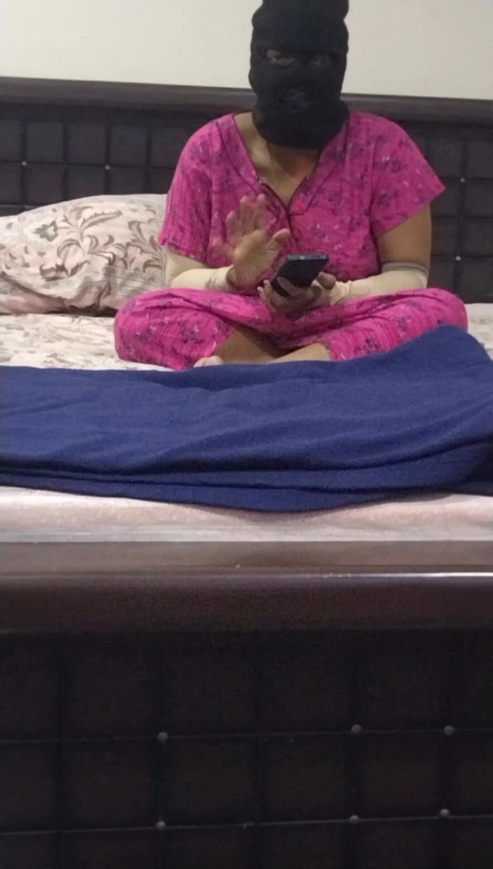 Tamil lesbian: Vorbereitung zum Videoanrufservice