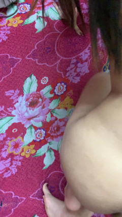 Riya mickey: Desi visar en gapad röv