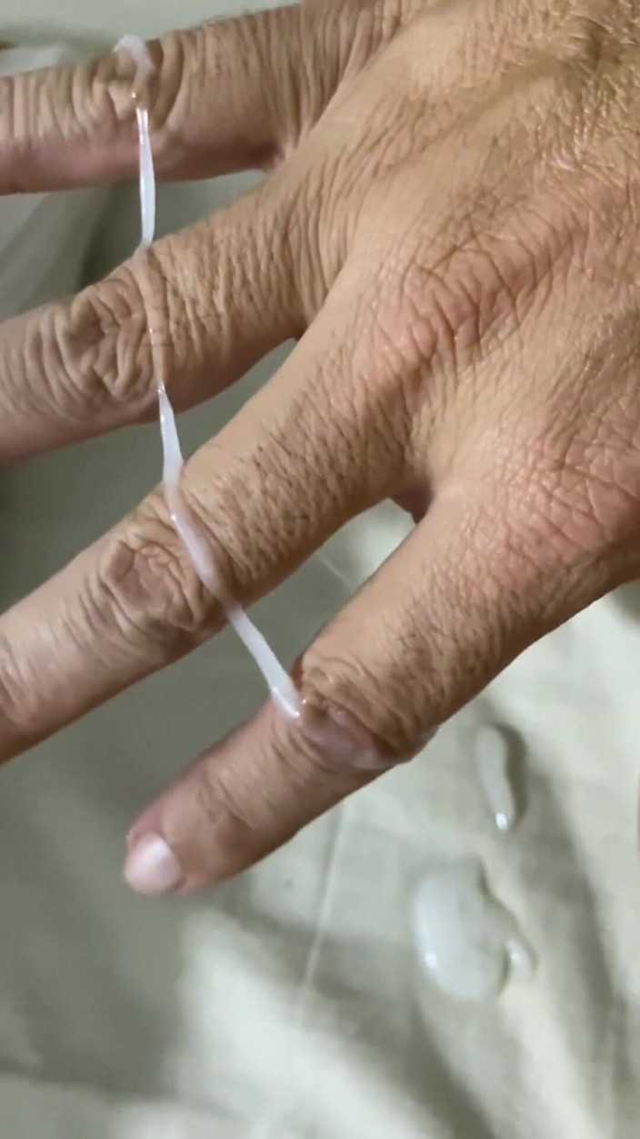 Latin mature king: Masturbación de polla grande y enorme corrida de polla