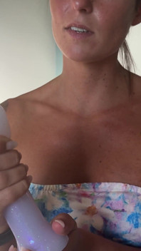 Dzień z Léą Pam: Próbuję dildo z przyssawką