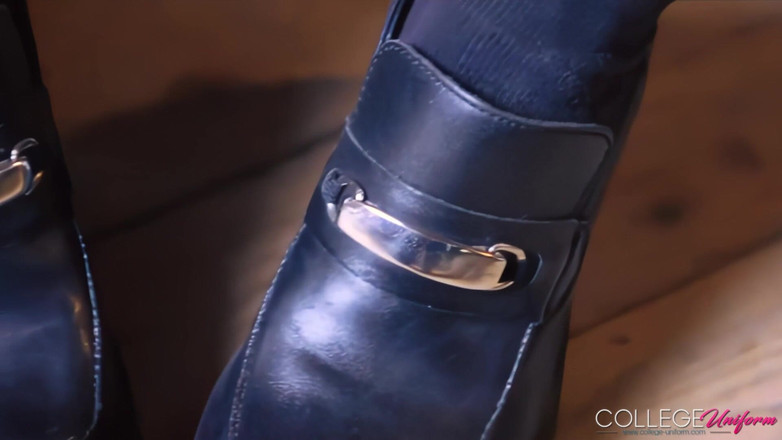 College Uniform: Golden Brown, Becky Holt ile birlikte