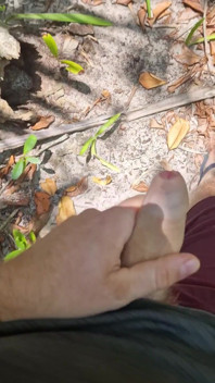 Sacudidas y corriéndose en una isla carroñera