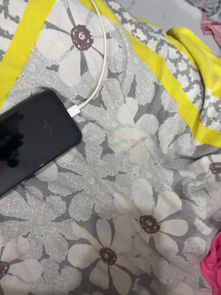 Apki Bhabhi: La chatte de bhabhi est sixième et très large