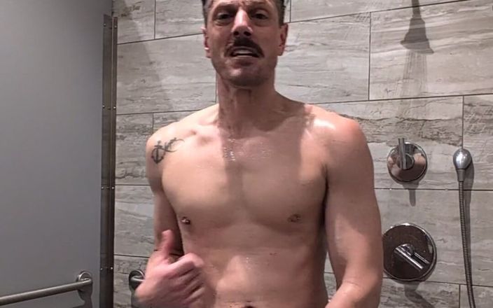 KingB8er: Wenn big bro im Fitnessstudio geil wird