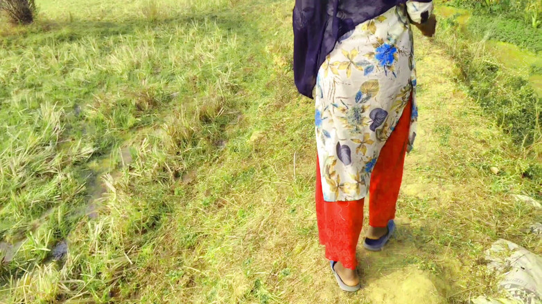 Ankush raj: Üvey kız kardeşini tarlada yürüme bahanesiyle sikiyorum