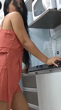 Je baise ma femme dans la cuisine