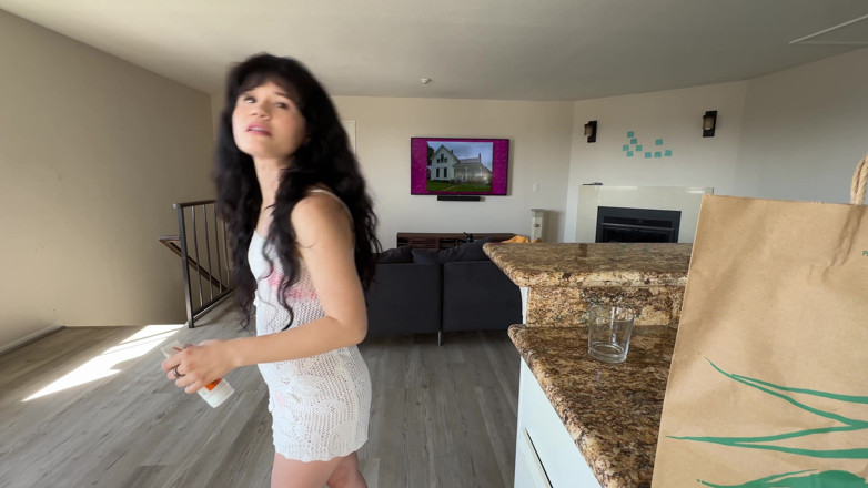 Dante Colle: Delivery Girl Gets Big Tip