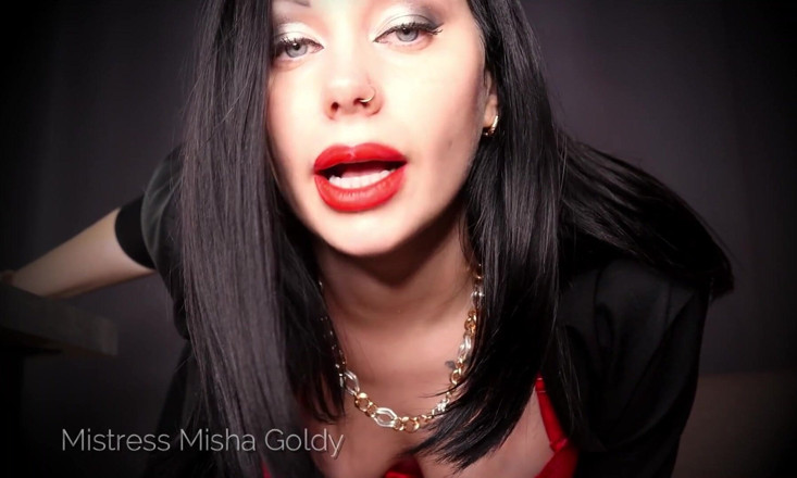 Goddess Misha Goldy: 本物のディックを吸うか、私はあなたの汚い写真をどこにでもアップロードします!