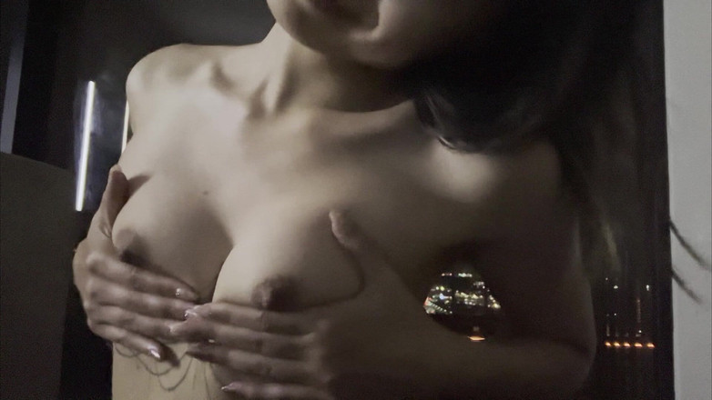 Felicity Azura: Het asiat i röd satin