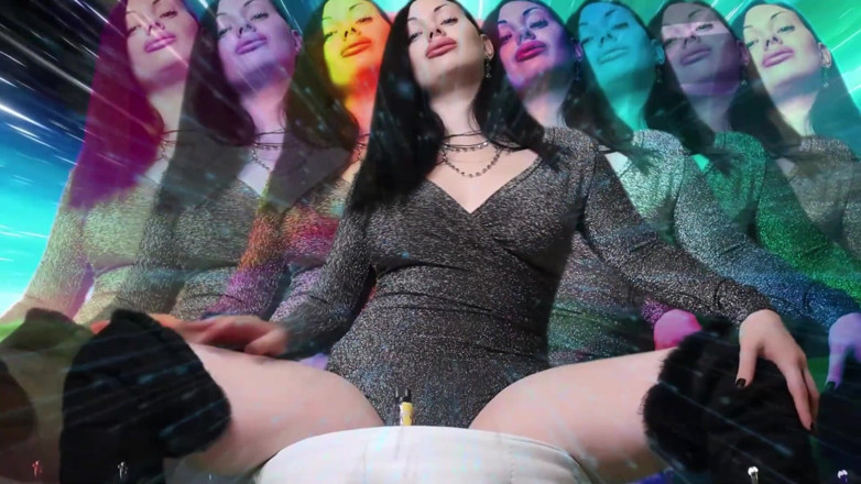 Goddess Misha Goldy: Opatrnost!!! Čím více čicháš, tím více jsi na mně závislá!