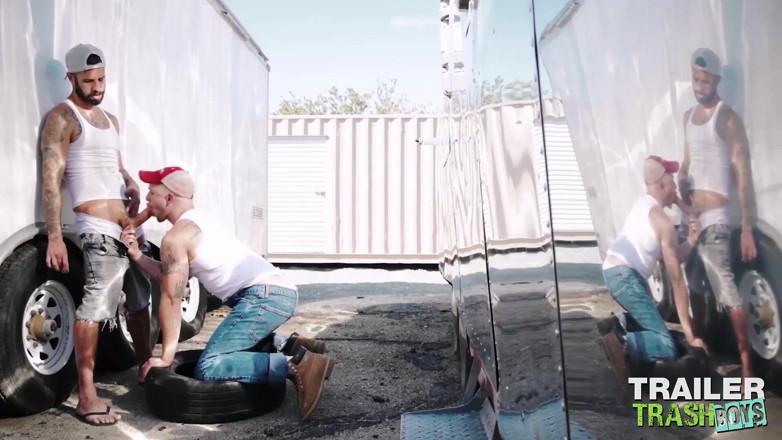 Trailer Trash Boys: Trailertrashboys - zonder condoom met Bryce Hart en Romeo Davis