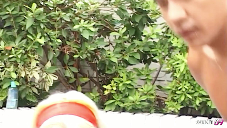 Shemale TS Collection: Chuda Latynoska pieprzy blondynka Shemale Anal na świeżym powietrzu