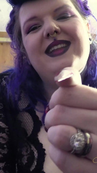 Uñas largas y encaje