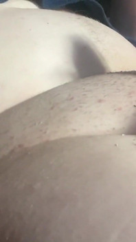 Punition de la cigarette par une bite et des couilles